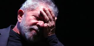 Justiça impede Lula de sair do país. STF vai rediscutir prisão de condenado em 2ª instância.